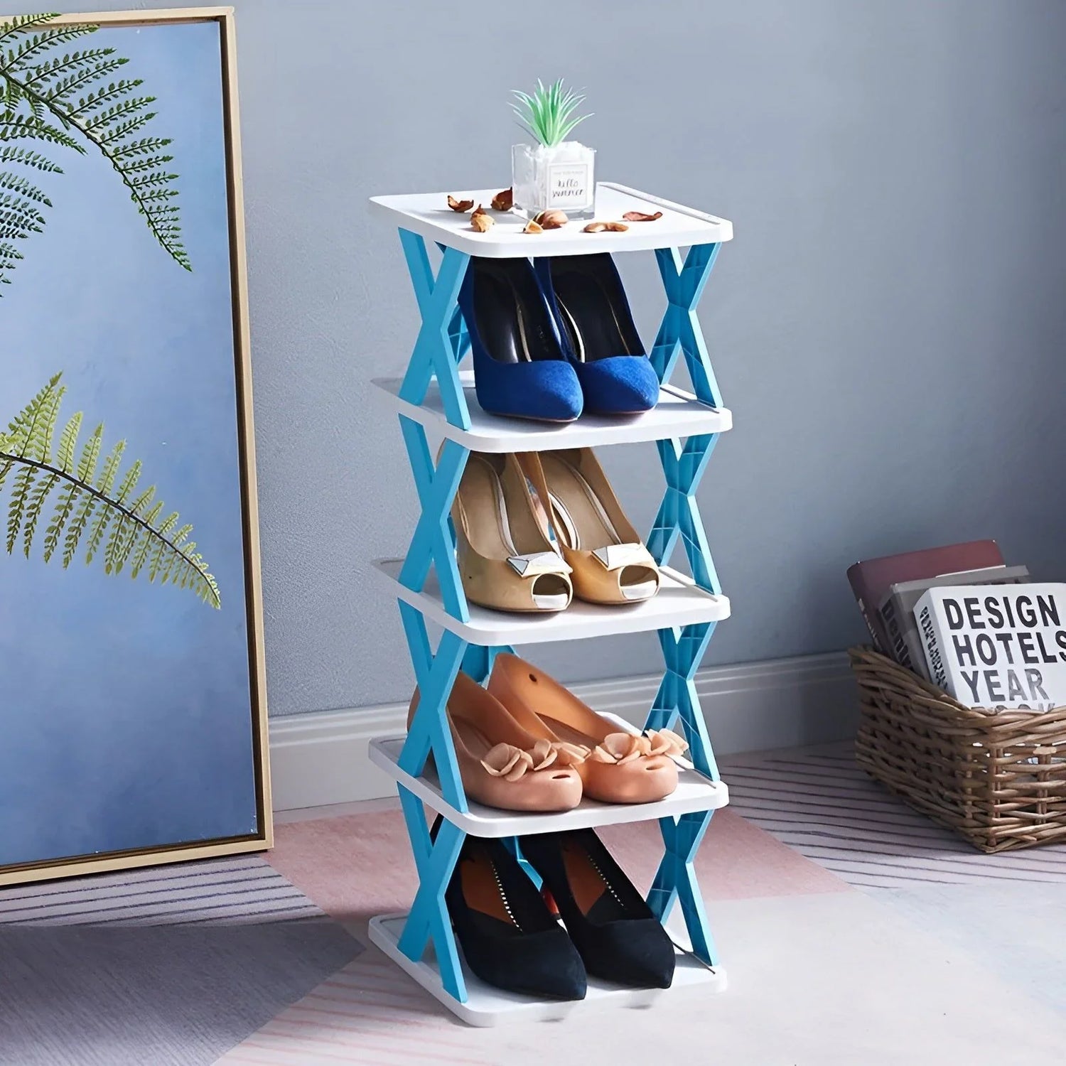 Multifunktionellt och hopfällbart skohyllsystem för platsbesparande förvaring