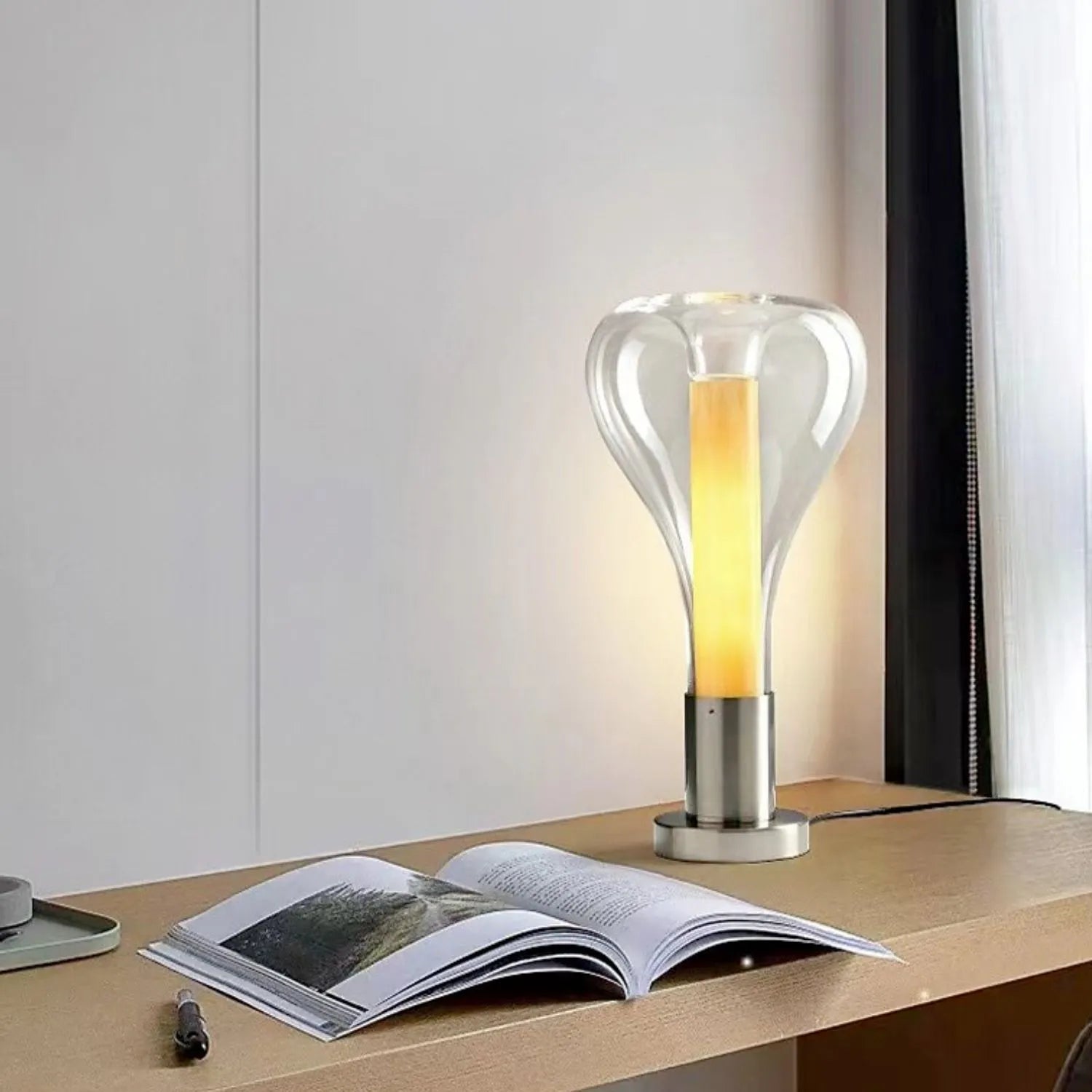 MagmaGlow - Konstnärlig Bordslampa med Lavastenar