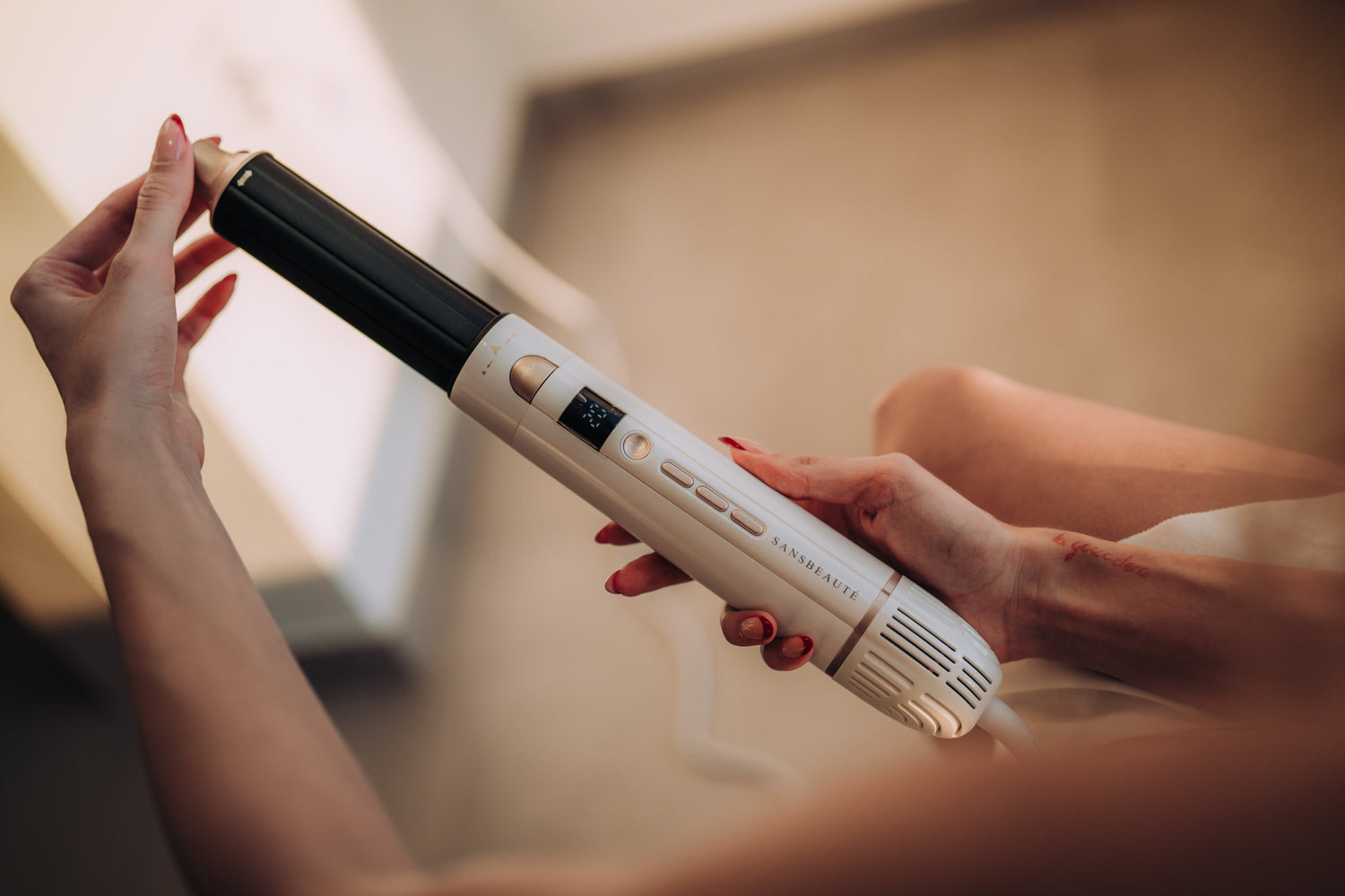 Hårfönen borste med lock- och volymtillbehör