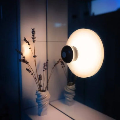 Vägglampa med uppladdningsbar sugmontering LED