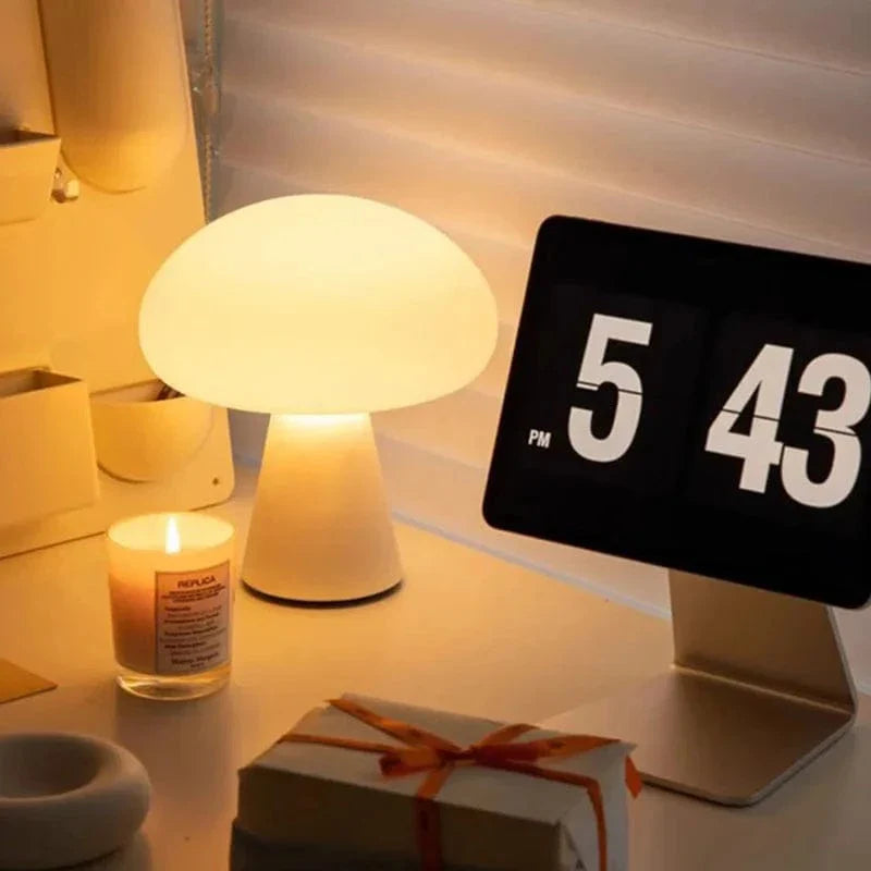 Dimbar Sladdlös Bordslampa - USB-Uppladdningsbar - Varm Vit Ljus - Modern Svamp Design - Kompakt Inomhusbelysning