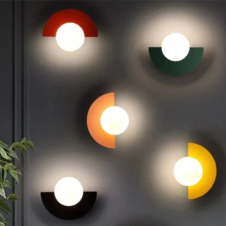 Frosted Globe Smidesjärn Vägglampa