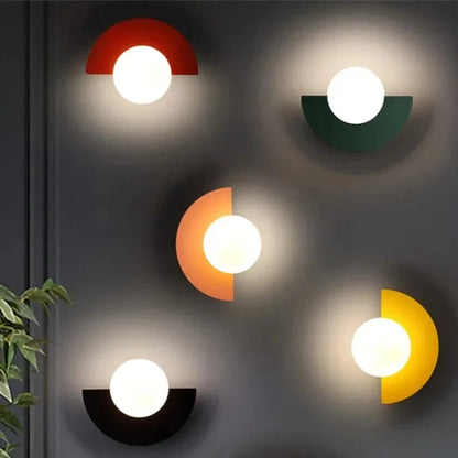 Frosted Globe Smidesjärn Vägglampa