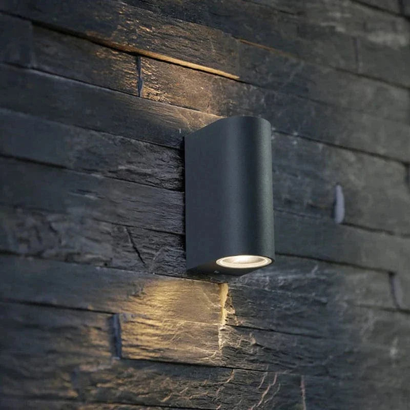 LED Utomhusvägglampa - Vattentålig Design - IP65 Klassad - Hållbart ABS Material - Modern Cylindrisk Form - 6W Effekt - Inomhus/Utebruk