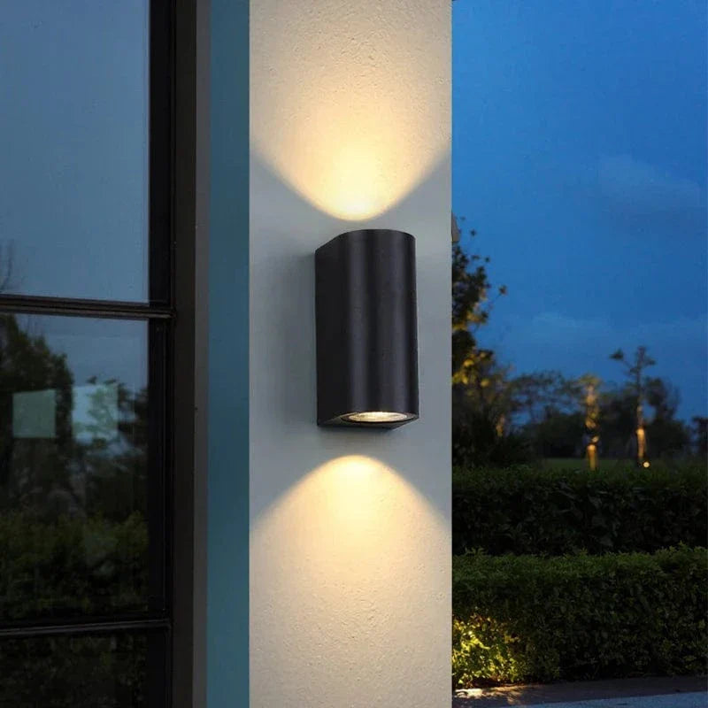 LED Utomhusvägglampa - Vattentålig Design - IP65 Klassad - Hållbart ABS Material - Modern Cylindrisk Form - 6W Effekt - Inomhus/Utebruk