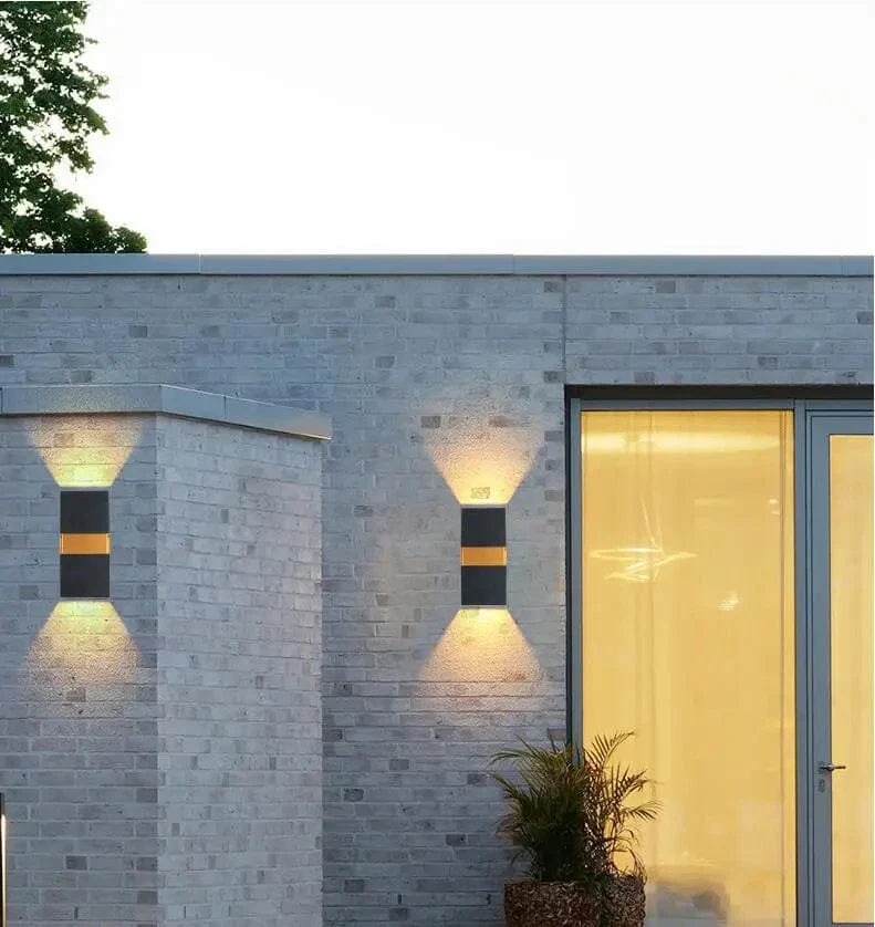 Modern LED Vägglampa Med Justerbar Strålvinkel – Vattentät - 10W - Kall/Varm Vit - Inomhus/Utebruk - IP65 Bedömd