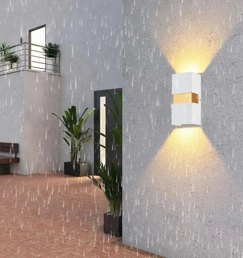 Modern LED Vägglampa Med Justerbar Strålvinkel – Vattentät - 10W - Kall/Varm Vit - Inomhus/Utebruk - IP65 Bedömd