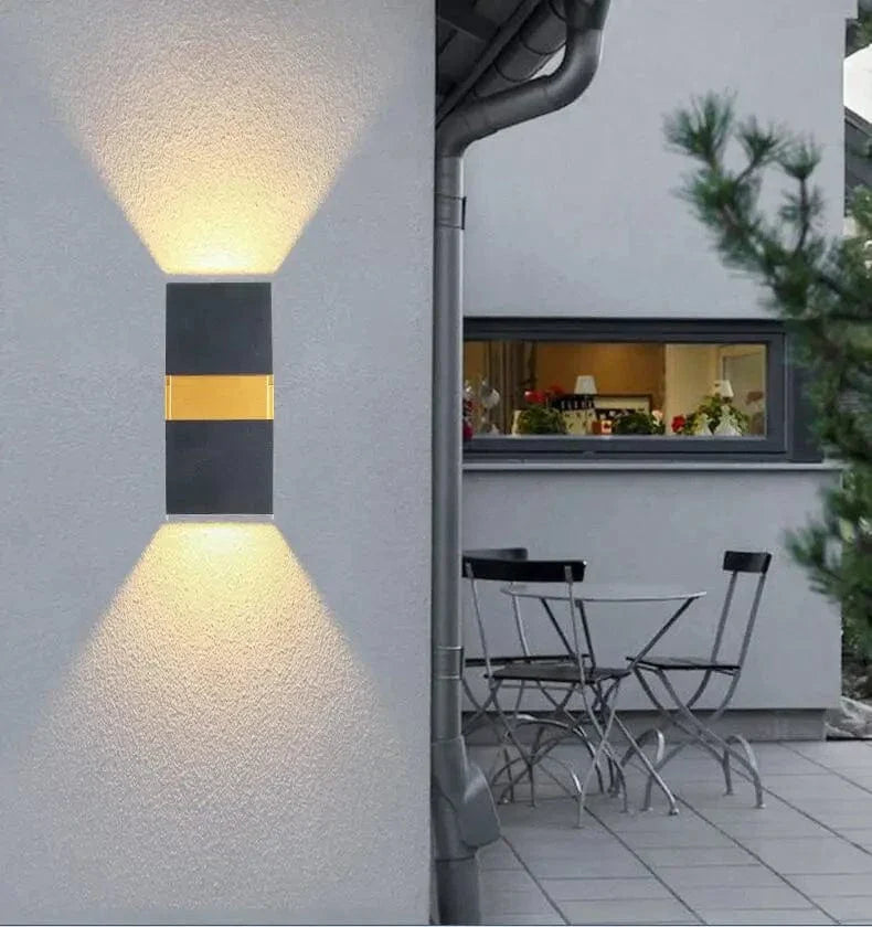 Modern LED Vägglampa Med Justerbar Strålvinkel – Vattentät - 10W - Kall/Varm Vit - Inomhus/Utebruk - IP65 Bedömd