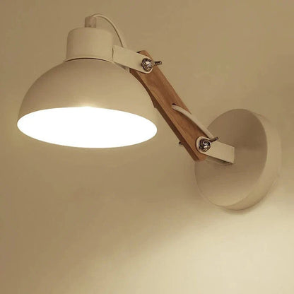 Nordisk Justerbar Vägglampa – Järn och Trä Sconcelampa för Modern Hem- och Hotellinredning