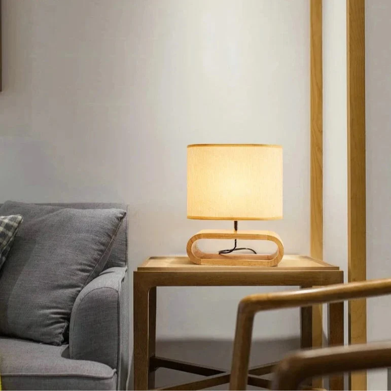 Nordisk Bordlampa Med Träbas – Tygskärm - E27 Lampa - Stilren Design - Ideal För Sängbord - Skrivbord - Vardagsrumsbelysning