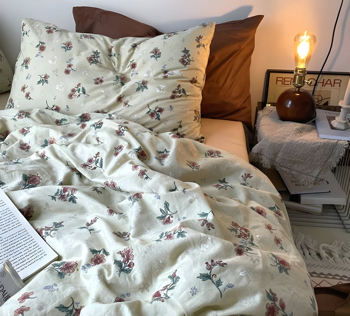 PetalWhisper Set - Vintage Floral Sängkläder Set