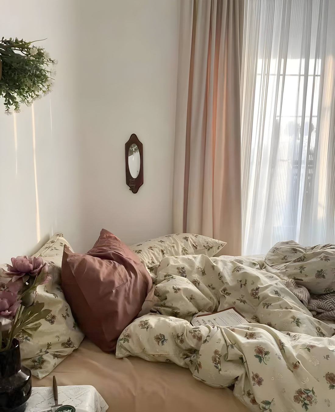 PetalWhisper Set - Vintage Floral Sängkläder Set