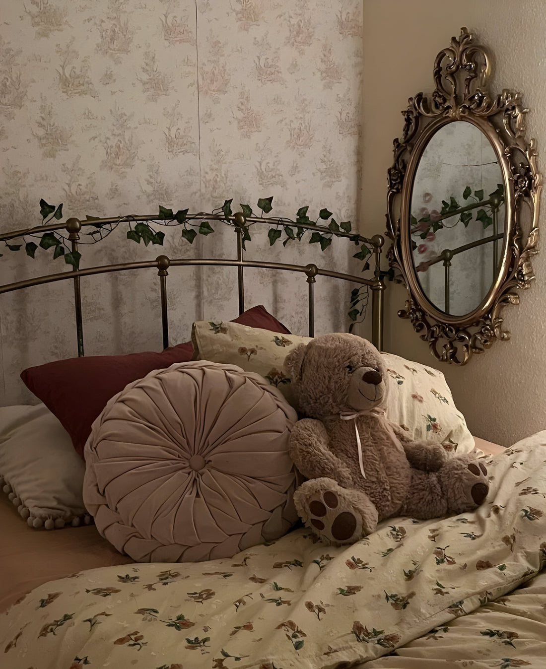 PetalWhisper Set - Vintage Floral Sängkläder Set