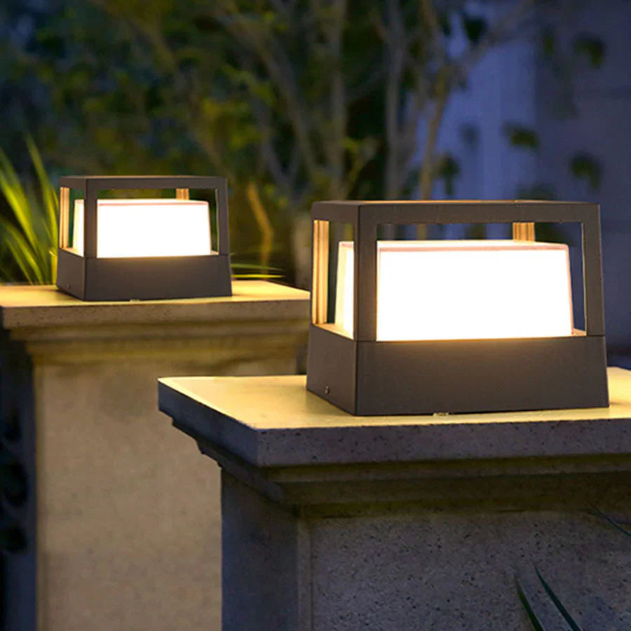 Carvallo - Solcellerdrevet utomhus pelarlampa med elegant spotlight-design för stigar