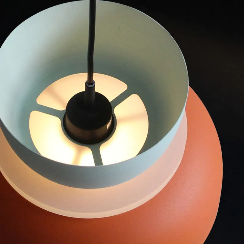 Taklampa i nordisk makaronstil