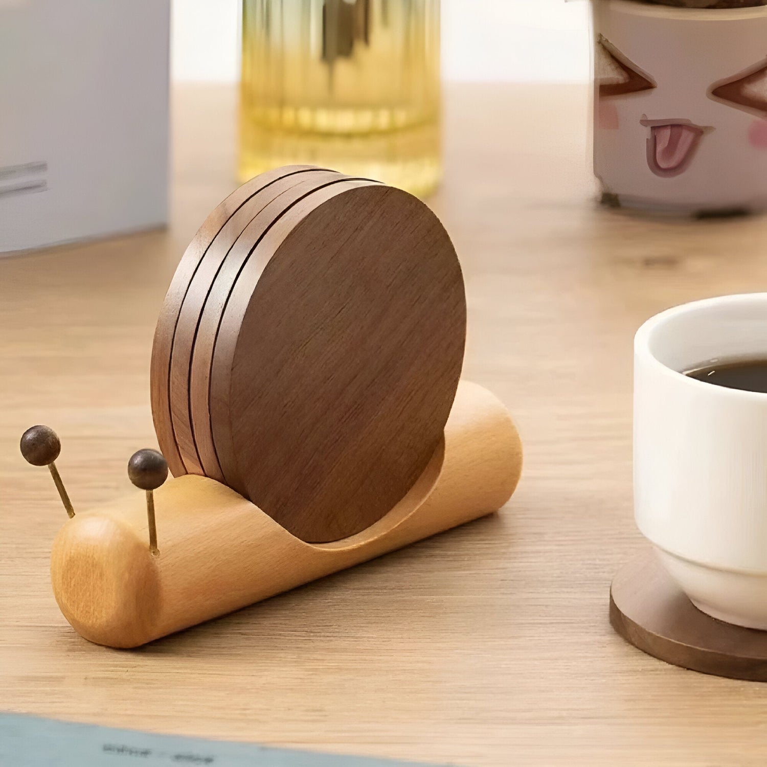Valnötsträ Snigel Te- och Kaffekoppsunderlägg - Söt Dekor