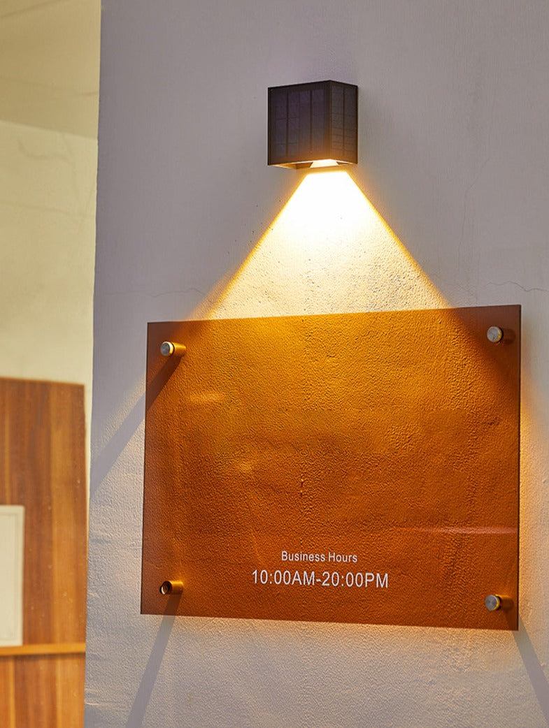 Carvallo Solar Utomhusvägglampa med rörelsesensor | Väderbeständig & Energibesparande | Varmvit | Kompakt Format