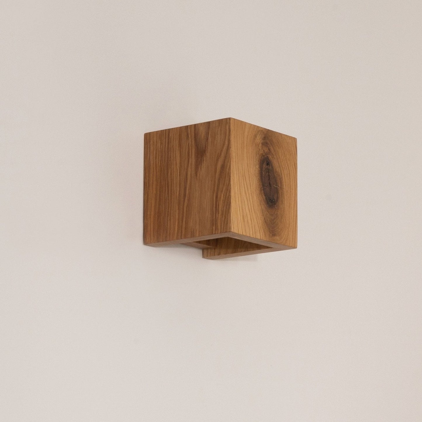 WoodGlow - Modern Trä Vägglampa av Ek med Varm Vitt Ljus