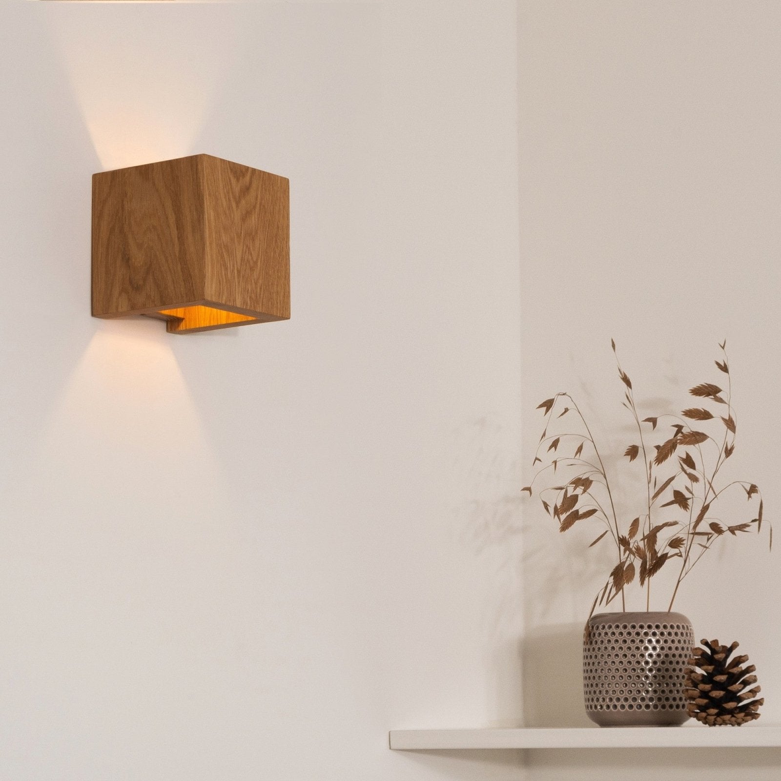 WoodGlow - Modern Trä Vägglampa av Ek med Varm Vitt Ljus