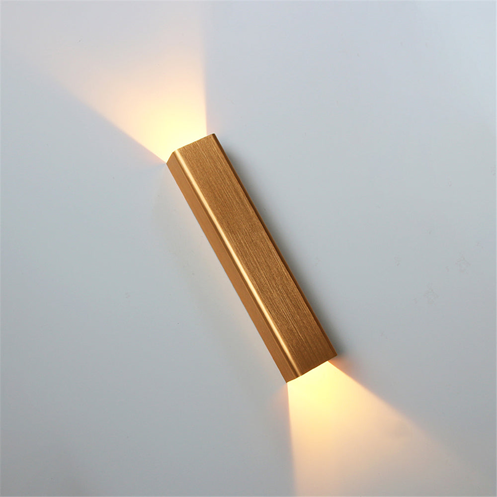 Carvallo Modern Utvändig Vägglampa | Elegant Design | LED med 3 Ljuskällor | Högkvalitativt Metallhus