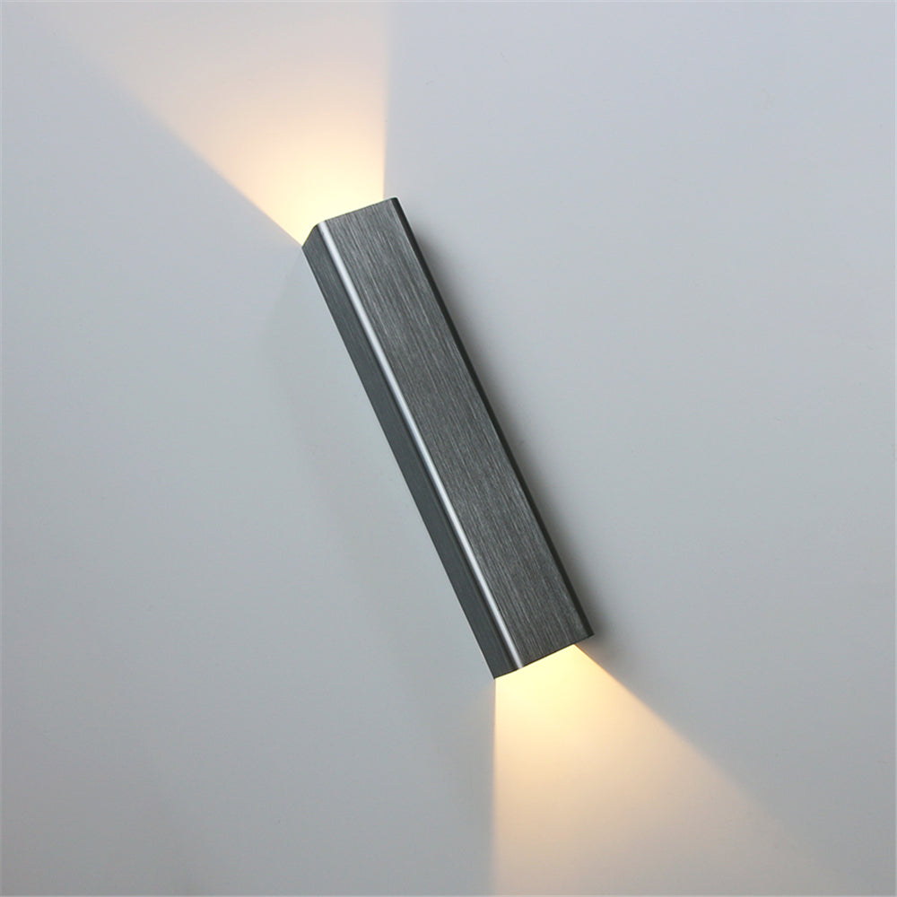 Carvallo Modern Utvändig Vägglampa | Elegant Design | LED med 3 Ljuskällor | Högkvalitativt Metallhus