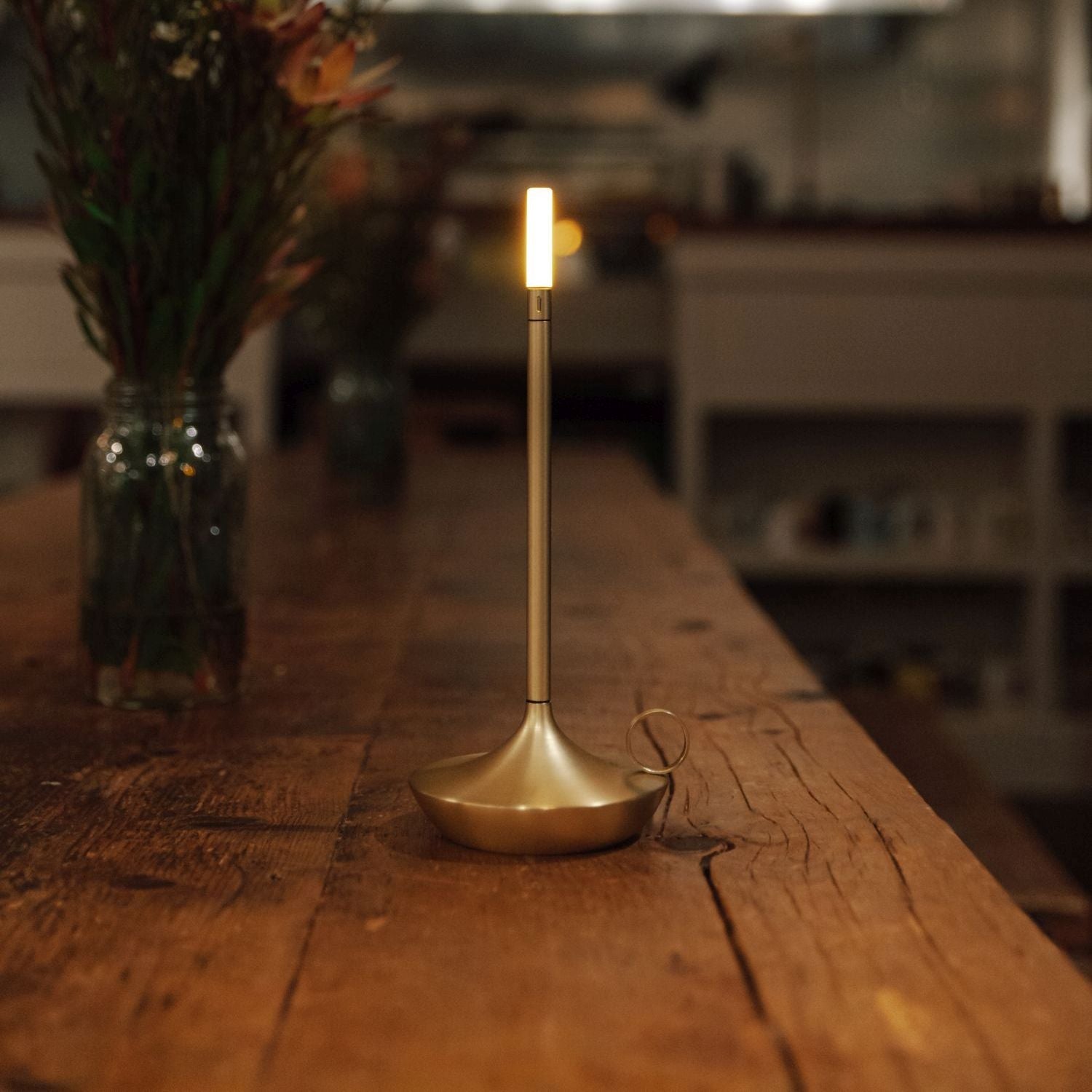 Bordslampa Med Brassy Finish LED Uppladdningsbar Lampa