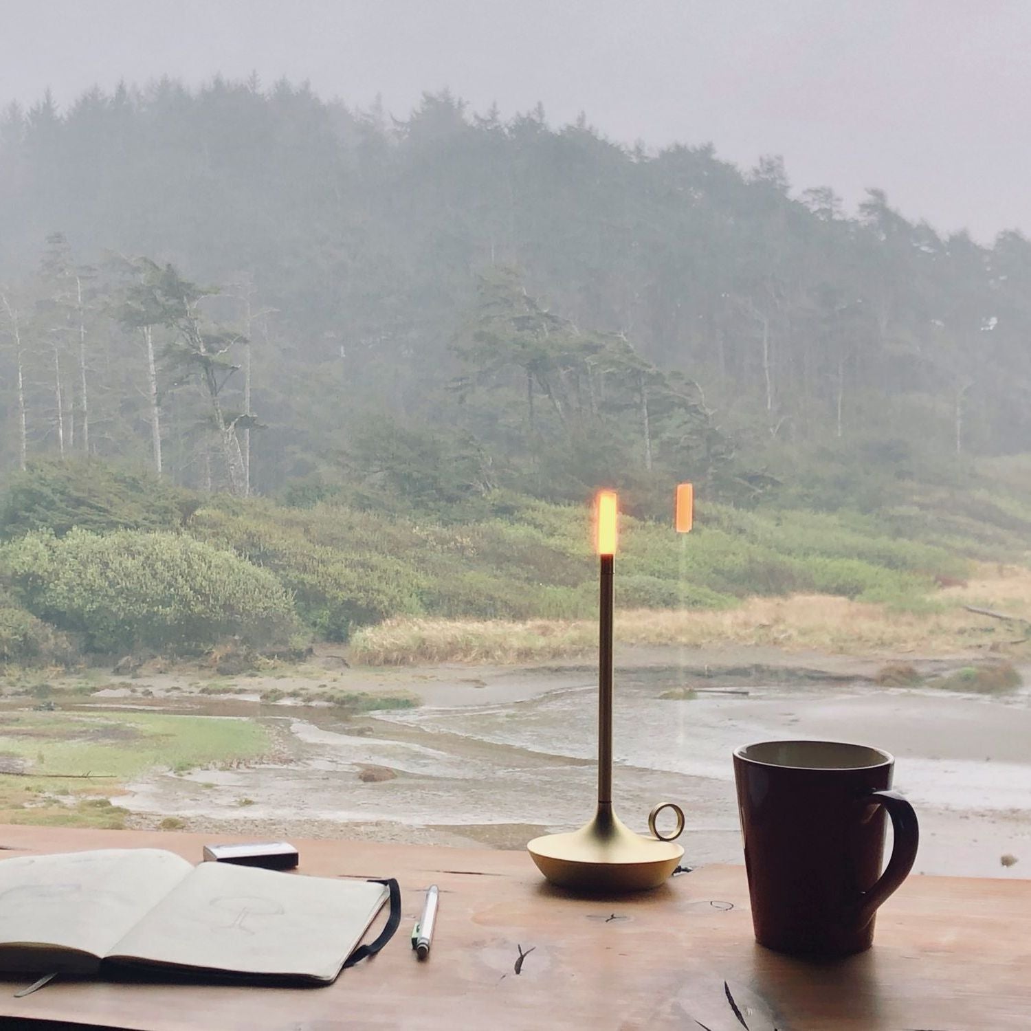 Bordslampa Med Brassy Finish LED Uppladdningsbar Lampa