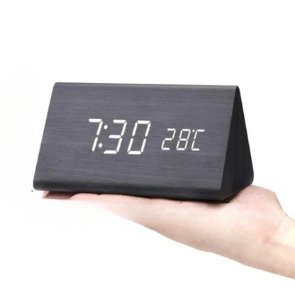 LED väckarklocka med träig digital display