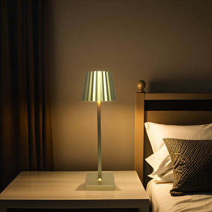 Arlo Trådlampa | Touch Control &amp; USB Laddning för Vardagsrum