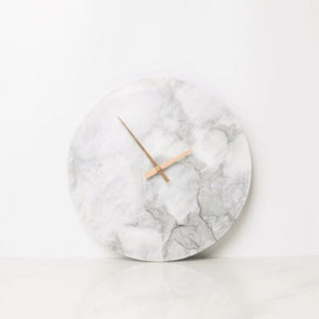 Carvallo – Elegant väggur med stilren design för moderna platser